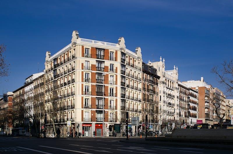 Fachadas de edificios residenciales en Madrid